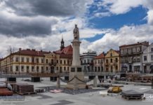 Rewitalizacja. Tablice z błędami będą poprawione, a asymetria schodów jest… celowa