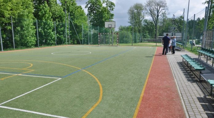 Radni komisji kultury spacerowali po Bochni. Skontrolowali m.in. Park Uzbornia – ZDJĘCIA