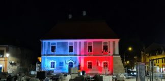 Bochnia. Muzeum w biało-czerwonej iluminacji – ZDJĘCIA