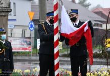 Bochnia. Uroczyste podniesienie flagi państwowej z okazji Dnia Flagi – ZDJĘCIA