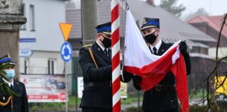 Bochnia. Uroczyste podniesienie flagi państwowej z okazji Dnia Flagi – ZDJĘCIA