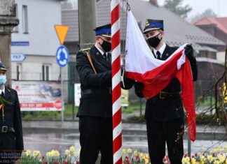 Bochnia. Uroczyste podniesienie flagi państwowej z okazji Dnia Flagi – ZDJĘCIA