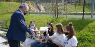 Bochnia. 230 flag na 230. rocznicę Uchwalenia Konstytucji 3 Maja