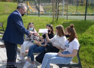 Bochnia. 230 flag na 230. rocznicę Uchwalenia Konstytucji 3 Maja