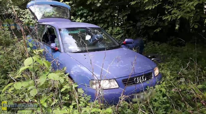 Policyjny pościg ulicami Wieliczki zakończony w krzakach – WIDEO z radiowozu