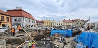 Rynek w Bochni. Archeolodzy zakończyli pracę, wkrótce ruszy montaż fontanny