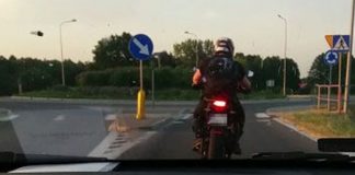 Motocyklista z Bochni uciekał przed policją przez 80 km, na końcu uderzył w radiowóz