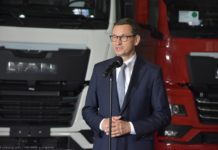 Premier Morawiecki w fabryce MAN w Niepołomicach promował „Polski Ład”
