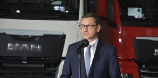Premier Morawiecki w fabryce MAN w Niepołomicach promował „Polski Ład”