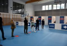 Bochnia. W ZS Nr 1 ruszył populacyjny punkt szczepień. Jednym z pierwszych zaszczepionych był starosta Adam Korta