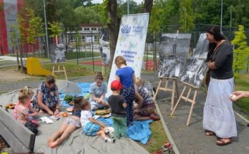 Śniadanie na trawie przy tężni solankowej – ZDJĘCIA