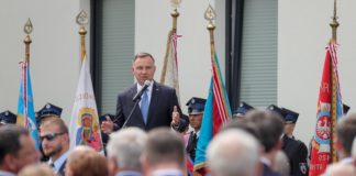 Prezydent Andrzej Duda spotkał się z mieszkańcami Trzciany. Mówił o szczepieniach i „Polskim Ładzie”