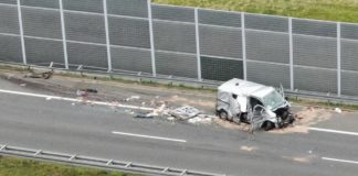 Groźny wypadek na A4 koło Brzeska. Przerwana bariera i zderzenie z autokarem – ZDJĘCIA