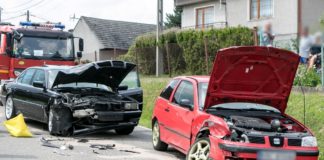 Zderzenie w Brzeźnicy – w jednym z pojazdów 6-tygodniowe niemowlę – ZDJĘCIA