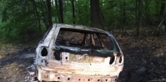 Niepołomice. Sprawca wypadku uciekł z miejsca zdarzenia i spalił samochód – WIDEO