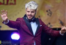 Bocheńska Scena Letnia. W amfiteatrze Parku Uzbornia wystąpił Czarek Czaruje – ZDJĘCIA