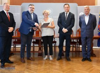 Podpisano umowę na modernizację budynku w Cerekwi