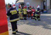 Wypadek w Rajbrocie. Maszyna wciągnęła kobiecie rękę