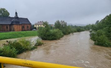 ??? NA ŻYWO: Ulewy, podtopienia, wezbrania rzek – AKTUALIZUJEMY