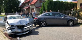 Zderzenie dwóch samochodów na ulicy Wygoda w Bochni. 5 osób przewieziono do szpitala – ZDJĘCIA