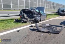 Damienice. Wystrzał opony i groźne zderzenie na A4
