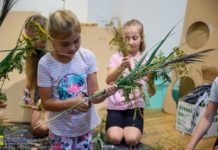 Dzieci stworzyły piękne kompozycje z kwiatów i ziół – ZDJĘCIA