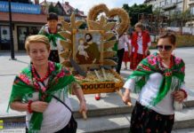 Korowód żniwny przeszedł ulicami Bochni – ZDJĘCIA