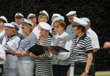 Chór Złota Jesień i Piosenki Marynarskie w Tężni – ZDJĘCIA