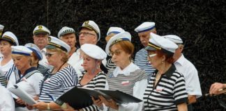 Chór Złota Jesień i Piosenki Marynarskie w Tężni – ZDJĘCIA