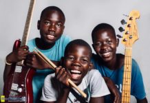 „Zamiast broni instrumenty”. Dzisiejszy koncert przeniesiony do Szkoły Muzycznej