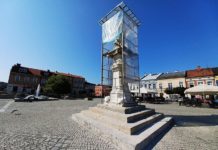 Brzesko. Trwa renowacja figury Świętego Floriana na Rynku