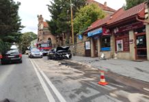 Bochnia. BMW uderzyło w bankomat – ZDJĘCIA