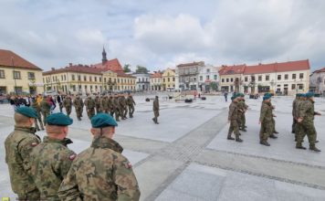Wojsko na Rynku w Bochni. To próba przed sobotnimi uroczystościami – ZDJĘCIA, WIDEO