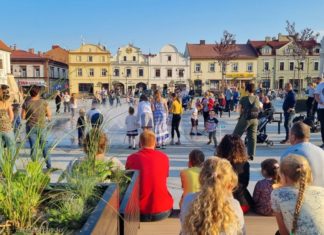 Bochnia. Mieszkańcy odzyskali Rynek, tłum na pokazie fontanny! – ZDJĘCIA, WIDEO