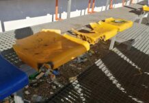 Zatrzymano 15-latków, którzy zdemolowali trybuny stadionu w Borzęcinie