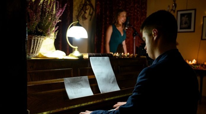 Wieczór z poezją i piosenką w Domu Bochniaków – ZDJĘCIA