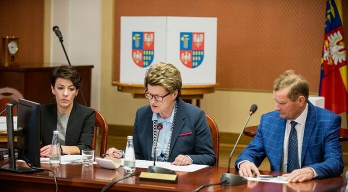 Emocje na Radzie Powiatu. Przewodnicząca odczytała kontrowersyjne pismo