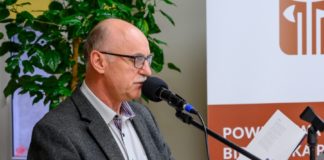 Biblioteka: Promocja tomiku poezji „Dwa waria(n)ty…” – ZDJĘCIA