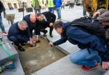 Bochnia. Co jest w kapsule czasu? Ma być otwarta za 100 lat – ZDJĘCIA, WIDEO