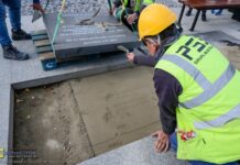 Tajemniczy napis na odwrocie płyty przykrywającej kapsułę czasu