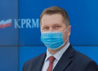 Czarnek: na ten moment nie podejmujemy żadnych decyzji odnośnie szkół