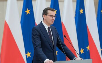 Premier: we wtorek lub w środę przedstawimy zaostrzenia w związku ze świętami i mutacją omikron