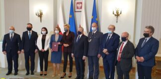 Nowy Wiśnicz z tytułem pomnika historii. Okolicznościową tablicę wręczył prezydent Andrzej Duda