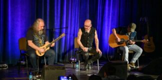 Koncert zaduszkowy w MDK. Bocheński duet wystąpił z gitarzystą Dżemu – ZDJĘCIA