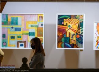 75. urodziny Sławomira Jabłońskiego. Prawie 100 prac na wystawie w Muzeum – ZDJĘCIA