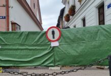 Bochnia. Rozpoczął się remont łącznika przy magistracie. Zakład fotograficzny bez dojścia