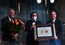 Pianista z Bochni Jakub Kuszlik z nagrodą od władz Małopolski