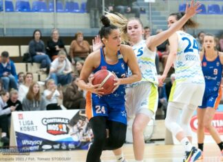 1. liga koszykówki. Co za widowisko! Prowadzenie w meczu zmieniało się 23 razy – ZDJĘCIA