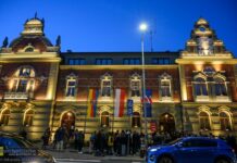 Zabytkowy budynek starostwa odnowiony, zyskał efektowną iluminację – ZDJĘCIA