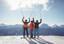 🔸 Kompletujemy strój na narty – o czym należy pamiętać?